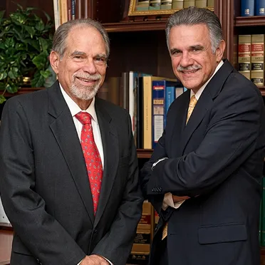 Dr. Eduardo Morgan Jr. y Dr. Juan David Morgan